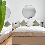 Bright - 3Br - Fast Wifi - At Bus And Tram Station