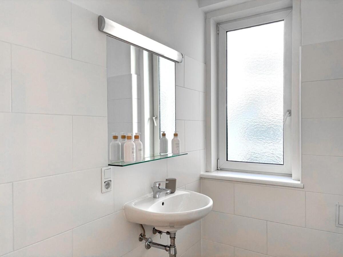 Apartment Bright - 3br - Fast Wifi - At Bus And Tram Station