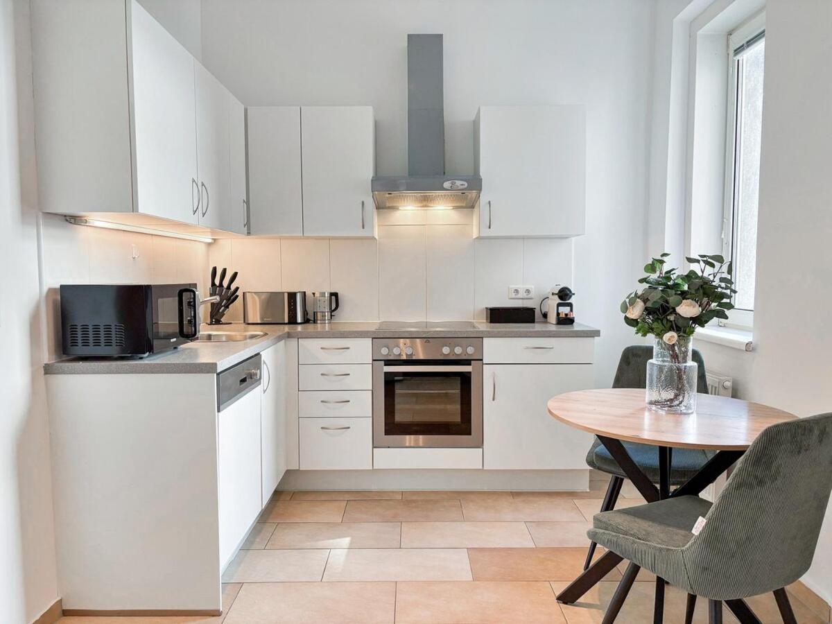Apartment Bright - 3br - Fast Wifi - At Bus And Tram Station Wien