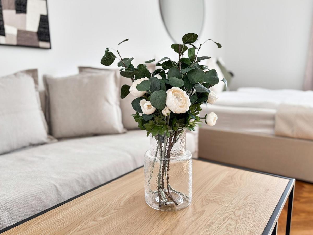Bright - 3br - Fast Wifi - At Bus And Tram Station Wien